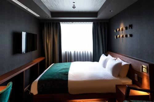 Queen Room image 6