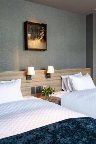 Superior Twin Room image 1