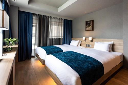 Superior Twin Room image 9