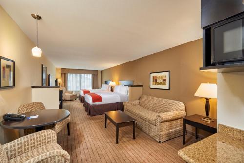 Holiday Inn Express & Suites El Paso Airport an IHG Hotel - image 5
