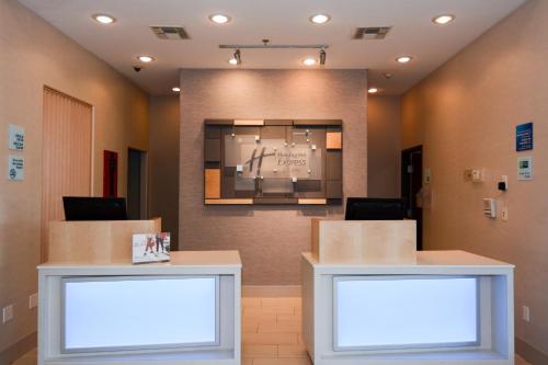 Holiday Inn Express Hotel & Suites New Boston by IHG in New Boston, USA