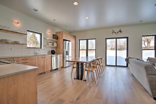 Trails End - Modern Pet-Friendly Winthrop Home! - image 3