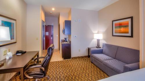 Holiday Inn Express Hotel and Suites Elk City an IHG Hotel - main image