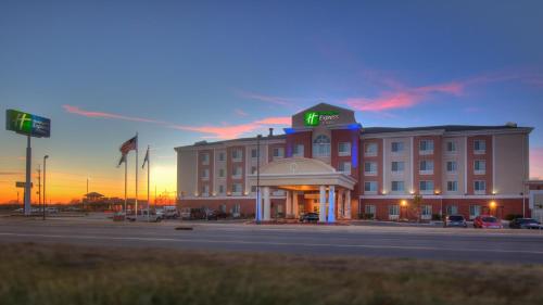 Holiday Inn Express Hotel and Suites Elk City an IHG Hotel