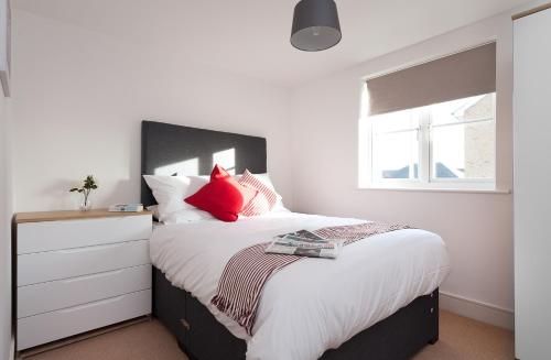 Treeview Apartment- A lovely 2 bed apartment near Colchester North Station by Catchpole Stays