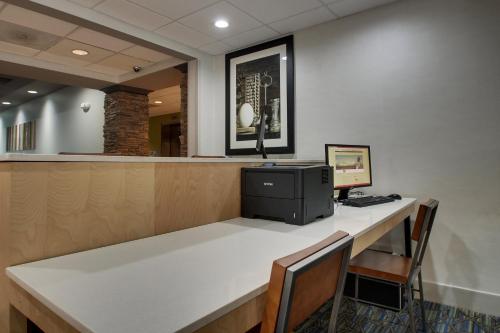 Holiday Inn Express Hotel & Suites Middleboro Raynham image 26