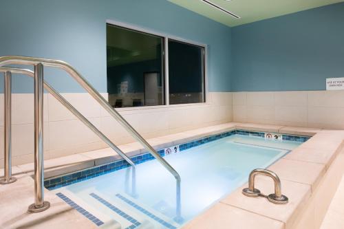 Holiday Inn Express & Suites - Ely an IHG Hotel - image 7