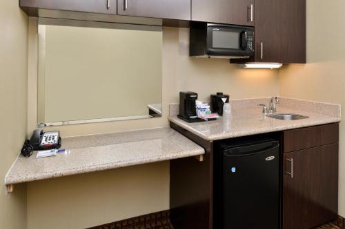 Holiday Inn Express Hotel & Suites Indianapolis W - Airport Area by IHG in Indianapolis, USA