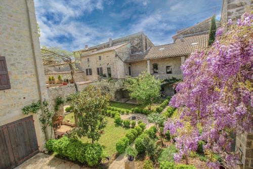 L Antre de Pierres - chambres d'hôtes et gites - Berrias Et Casteljau