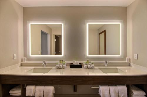 Holiday Inn Express & Suites Fond Du Lac an IHG Hotel - main image