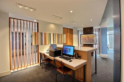 Holiday Inn Express & Suites Fond Du Lac an IHG Hotel - image 4