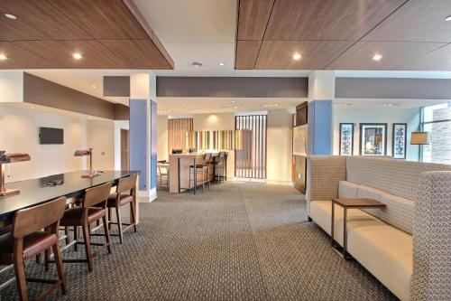 Holiday Inn Express & Suites Fond Du Lac an IHG Hotel - image 5