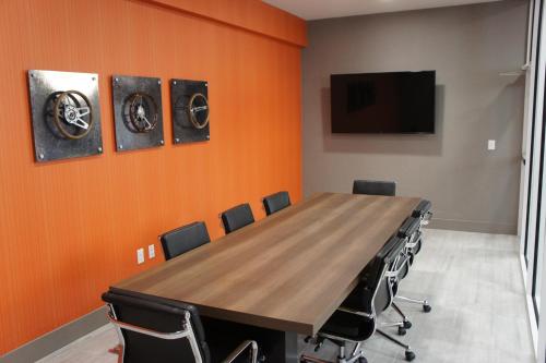 La Quinta Inn & Suites by Wyndham Braselton - image 5