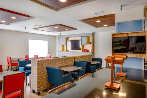 Quality Inn & Suites Bethany - Oklahoma City West – khách sạn tại Ngoại Thành