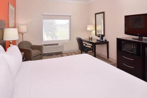 Holiday Inn Express & Suites Florida City-Gateway To Keys, an IHG Hotel