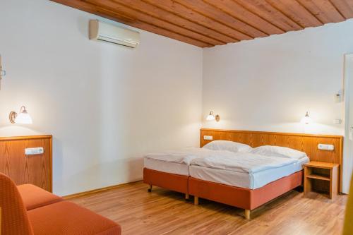  Novák ház in Csákvár