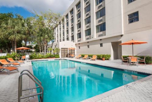 Swimmingpool, Holiday Inn Express Hotel & Suites Ft. Lauderdale-Plantation near Volunteer Park