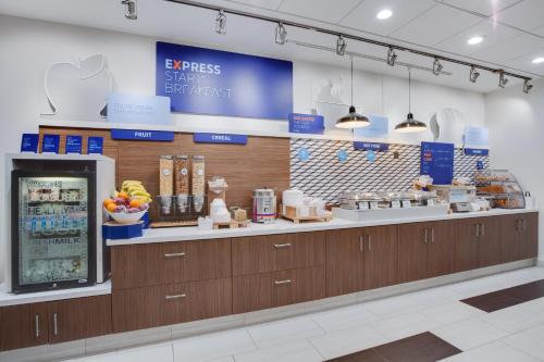 Holiday Inn Express Hotel & Suites Fort Lauderdale Airport/Cruise Port, an IHG Hotel