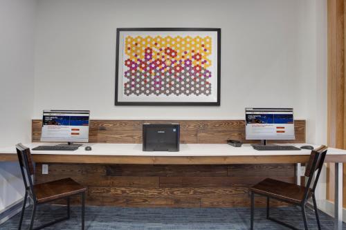 Holiday Inn Express Hotel & Suites Fort Lauderdale Airport/Cruise Port by IHG in Fort Lauderdale, USA