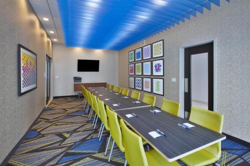 Holiday Inn Express - Auburn Hills South, an IHG Hotel