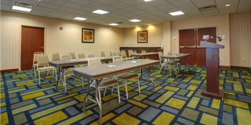 Holiday Inn Express & Suites Midwest City an IHG Hotel - image 7