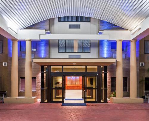 Holiday Inn Express & Suites - Laredo-Event Center Area - Laredo, TX 78041
