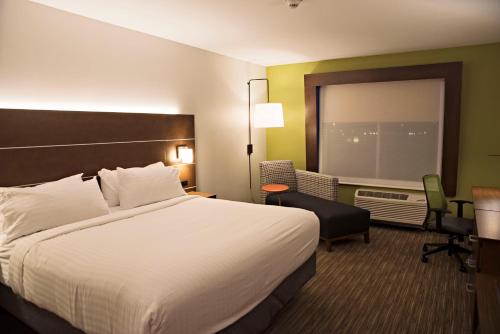 Holiday Inn Express & Suites - Rantoul an IHG Hotel - image 3