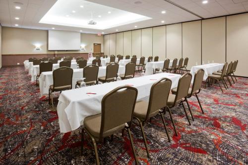 Holiday Inn Express Hotel And Suites Willmar