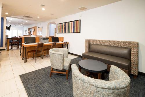 Holiday Inn Express Hotel & Suites Grand Blanc, an IHG Hotel