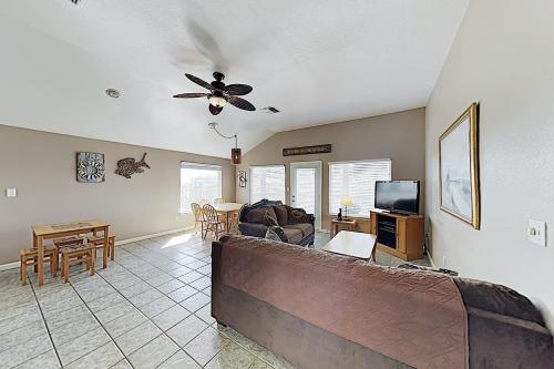 New Listing! Gulf-View Getaway with Balcony & Grill home - image 3