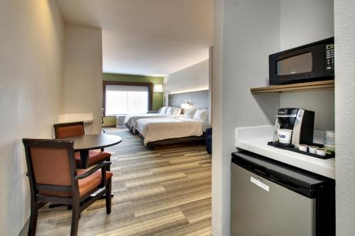 Holiday Inn Express & Suites Laurel, an IHG Hotel