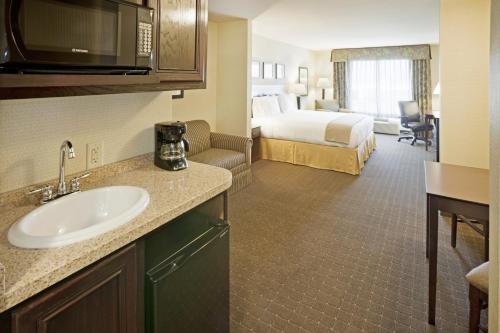 Holiday Inn Express Hotel & Suites Eagle Pass an IHG Hotel - image 5
