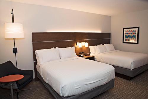 2 twin beds