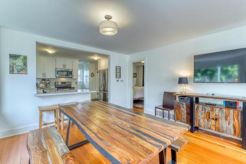 Sunny Green Lake Getaway - image 8