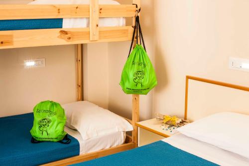1 queen bed, 2 bunk beds