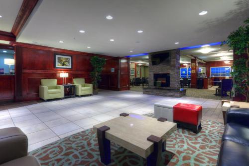 Holiday Inn Express and Suites Dawson Creek, an IHG Hotel