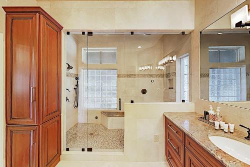 New Listing! Canal Home with Pool Hot Tub & Dock home - image 5