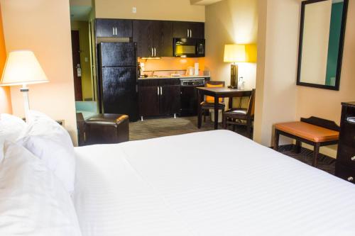 Holiday Inn Express & Suites Havelock Northwest New Bern, an IHG Hotel