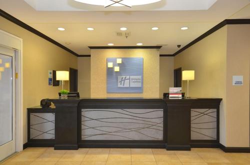 Holiday Inn Express Hotel & Suites Farmington - image 3