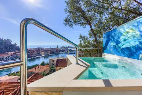 Hotel Villa Dvor - Tap to explore photos