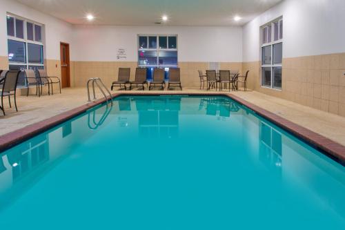 Holiday Inn Express Hotel & Suites Alvarado an IHG Hotel - main image