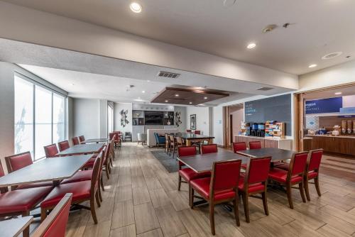 Holiday Inn Express & Suites Fort Worth - Fossil Creek by IHG in Fort Worth, USA