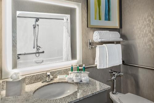Holiday Inn Express Hotel and Suites Fort Worth/I-20 in Fort Worth, USA