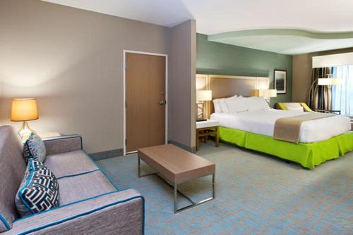 Holiday Inn Express & Suites Warner Robins North West, an IHG Hotel