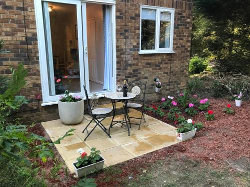 Cheshire Garden Apartment - Nr Man Airport/mcr, , Cheshire