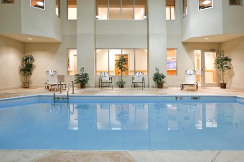 Holiday Inn Express Hotel & Suites Grove City an IHG Hotel - image 14