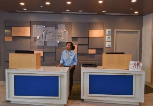 Holiday Inn Express and Suites Orlando - Lake Nona Area By IHG - 숙소 외관