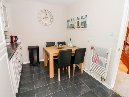 Valentines Cottage - image 13