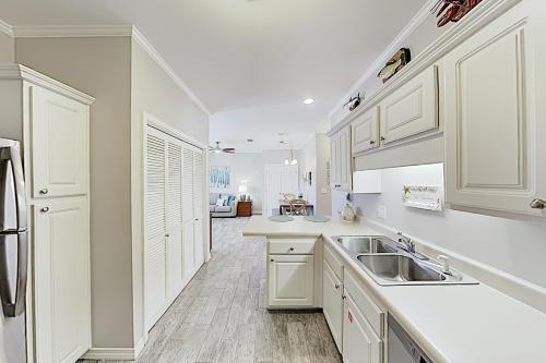 New Listing! Chic West Beach Condo with Pool condo - image 7