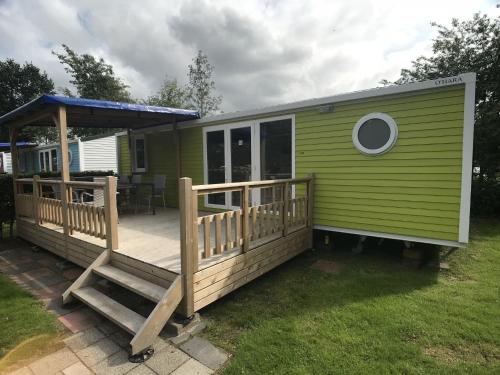 Chalet in Groningen with Spacious Veranda - Location, gîte - Suameer